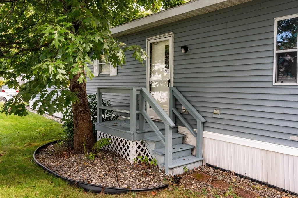631 Sherwood Glen Somersworth NH 03878