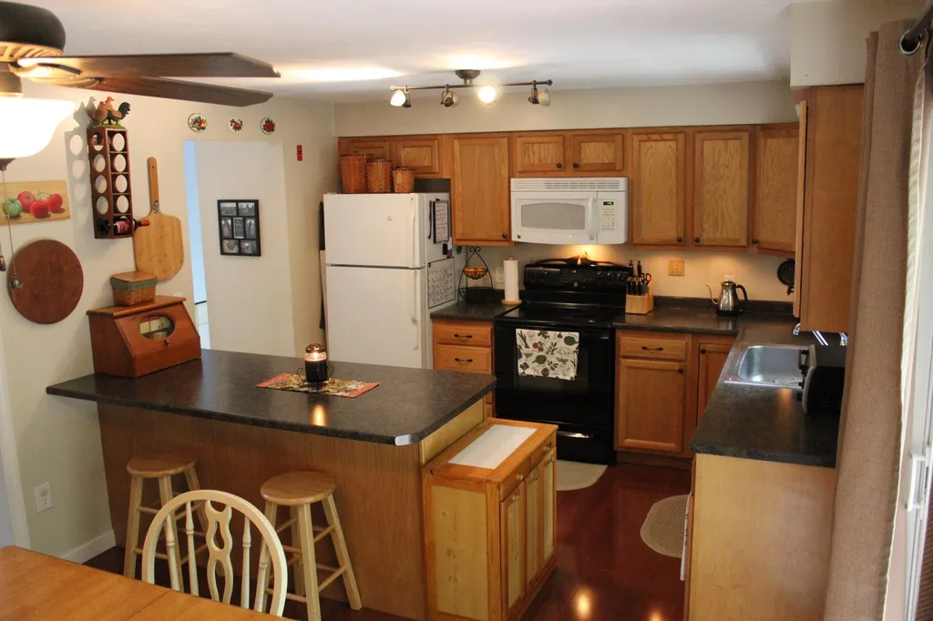 5 Richard Court Raymond NH 03077