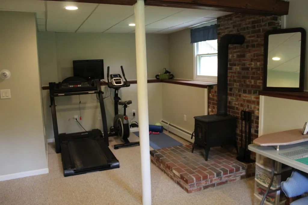 5 Richard Court Raymond NH 03077