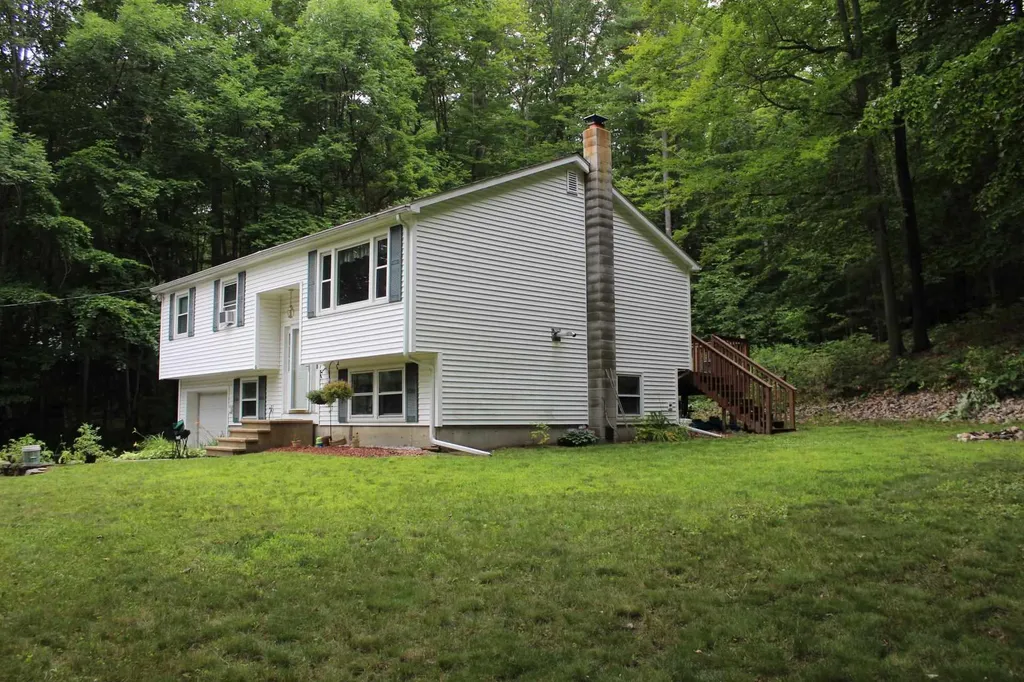 5 Richard Court Raymond NH 03077
