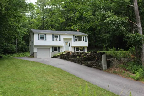 5 Richard Court Raymond NH 03077