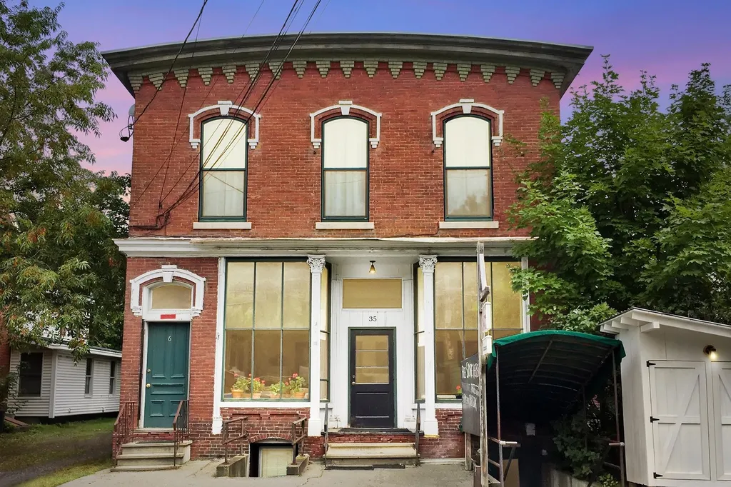 35 South Windsor Street Royalton VT 05068