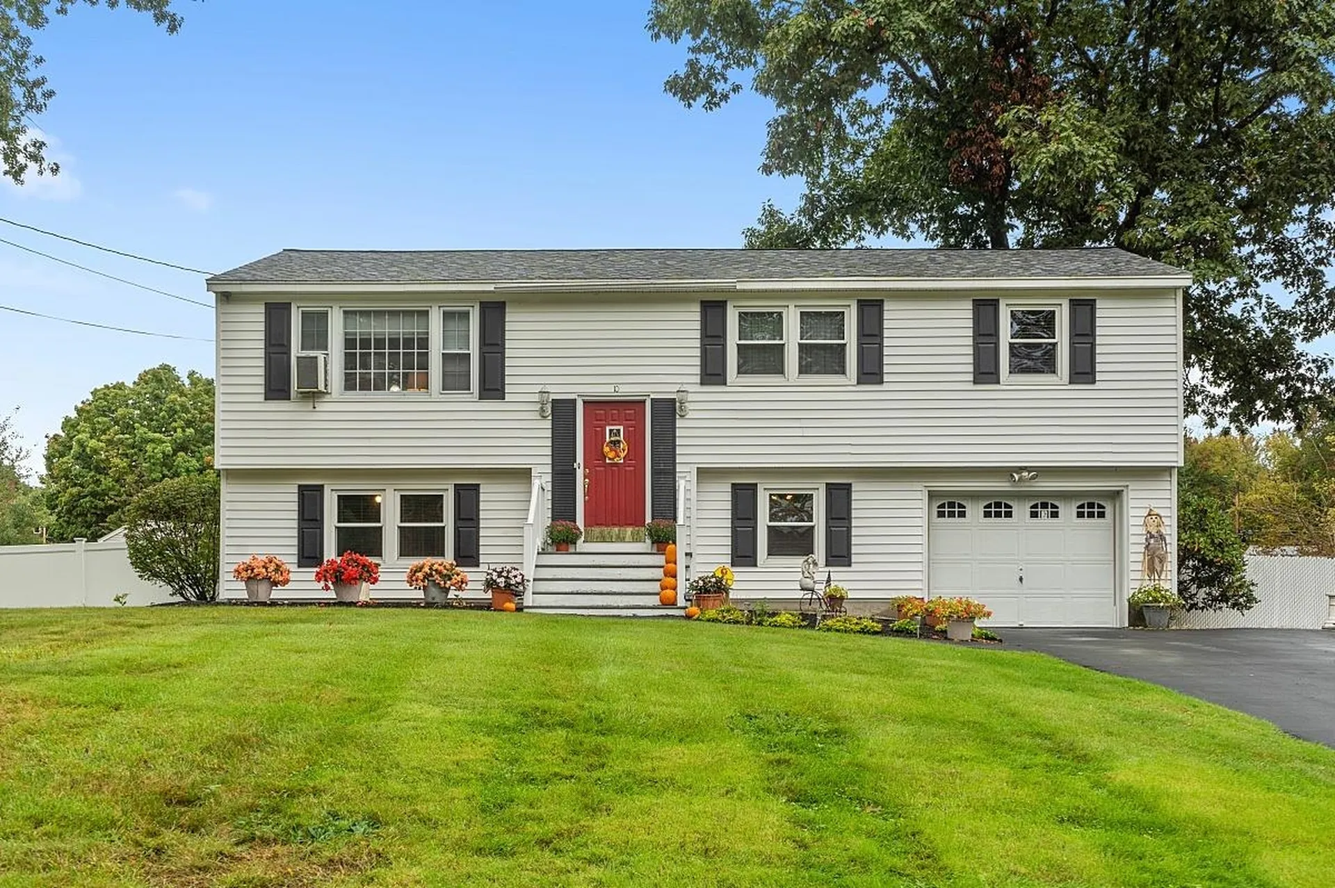 10 Crestwood Circle Salem NH 03079