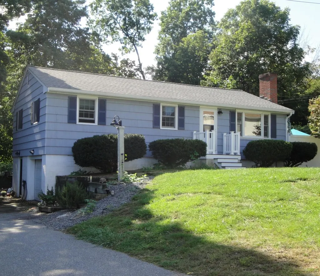 15 Dennis Drive Salem NH 03079