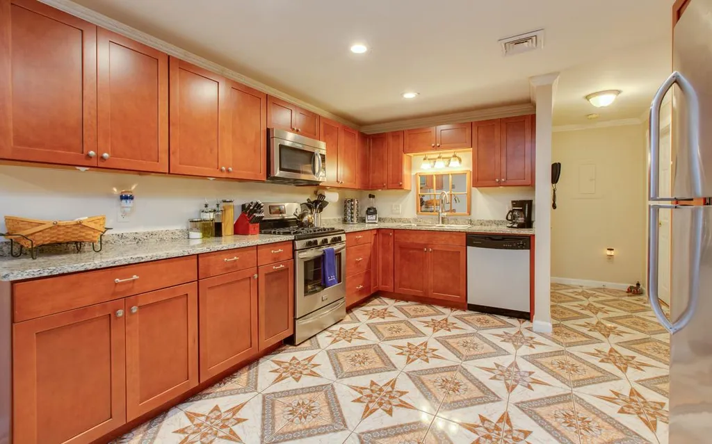 4 Roedean Drive Nashua NH 03063