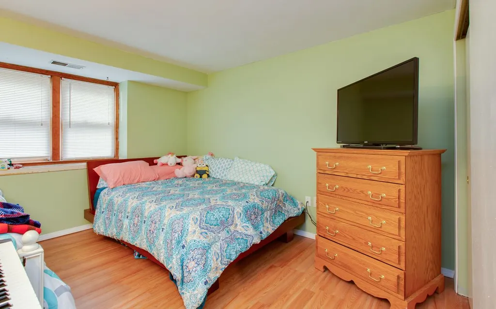 4 Roedean Drive Nashua NH 03063