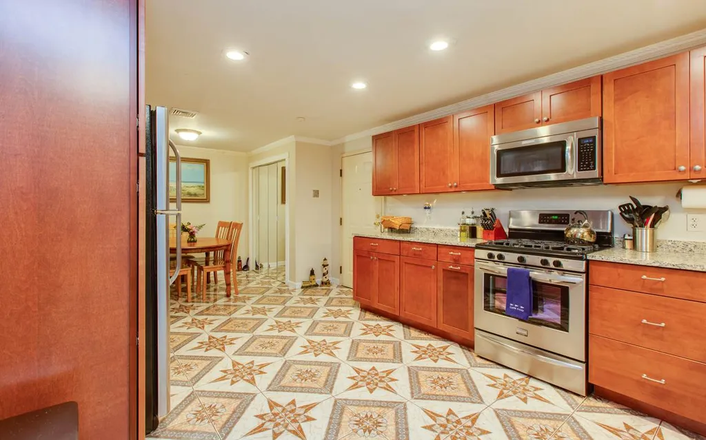 4 Roedean Drive Nashua NH 03063