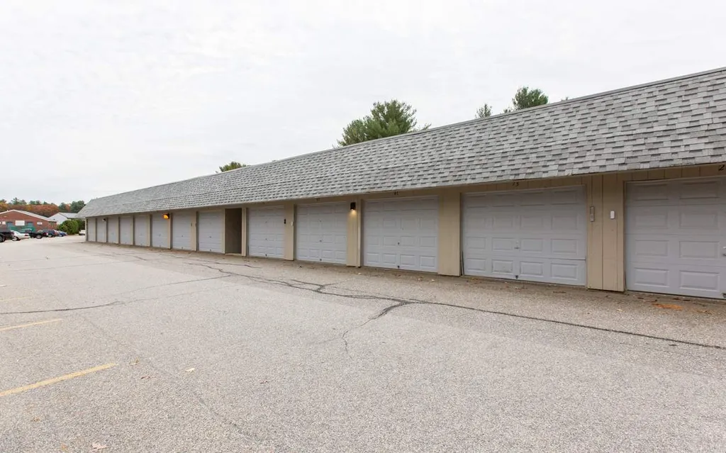 4 Roedean Drive Nashua NH 03063