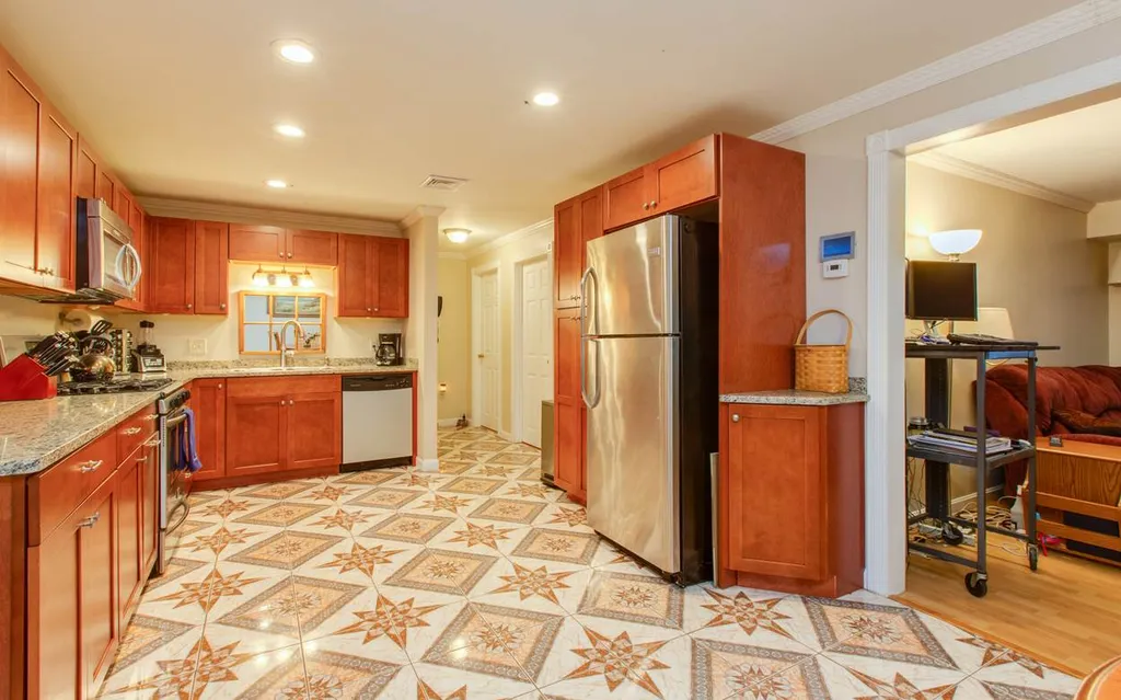 4 Roedean Drive Nashua NH 03063