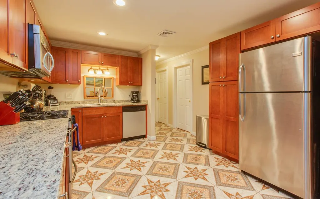 4 Roedean Drive Nashua NH 03063