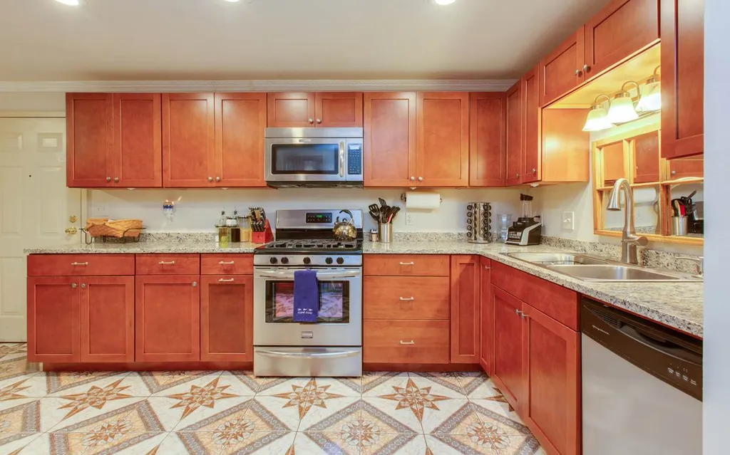 4 Roedean Drive Nashua NH 03063