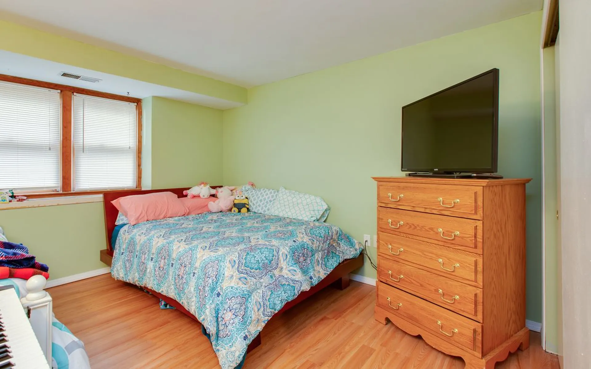 4 Roedean Drive Nashua NH 03063