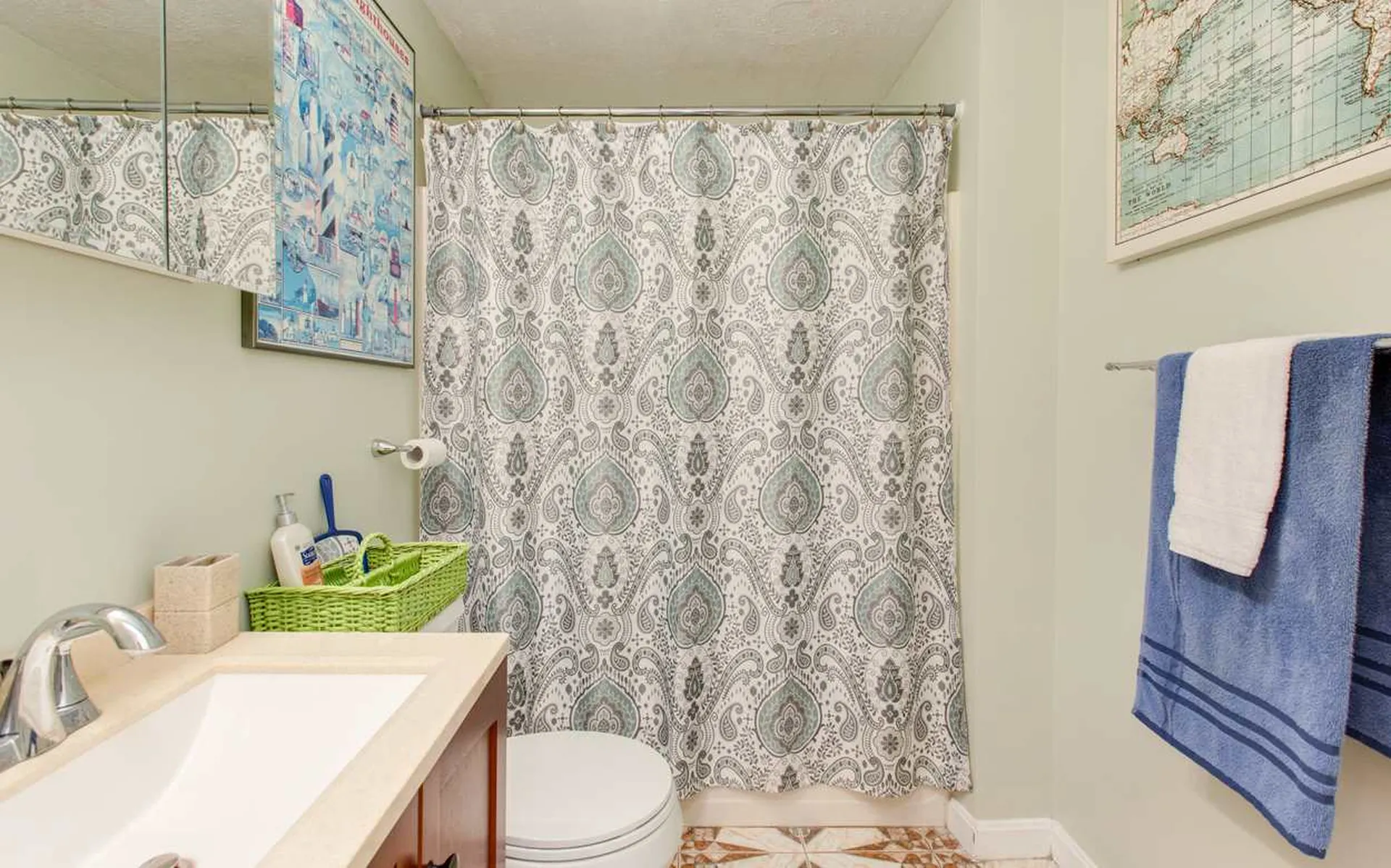 4 Roedean Drive Nashua NH 03063