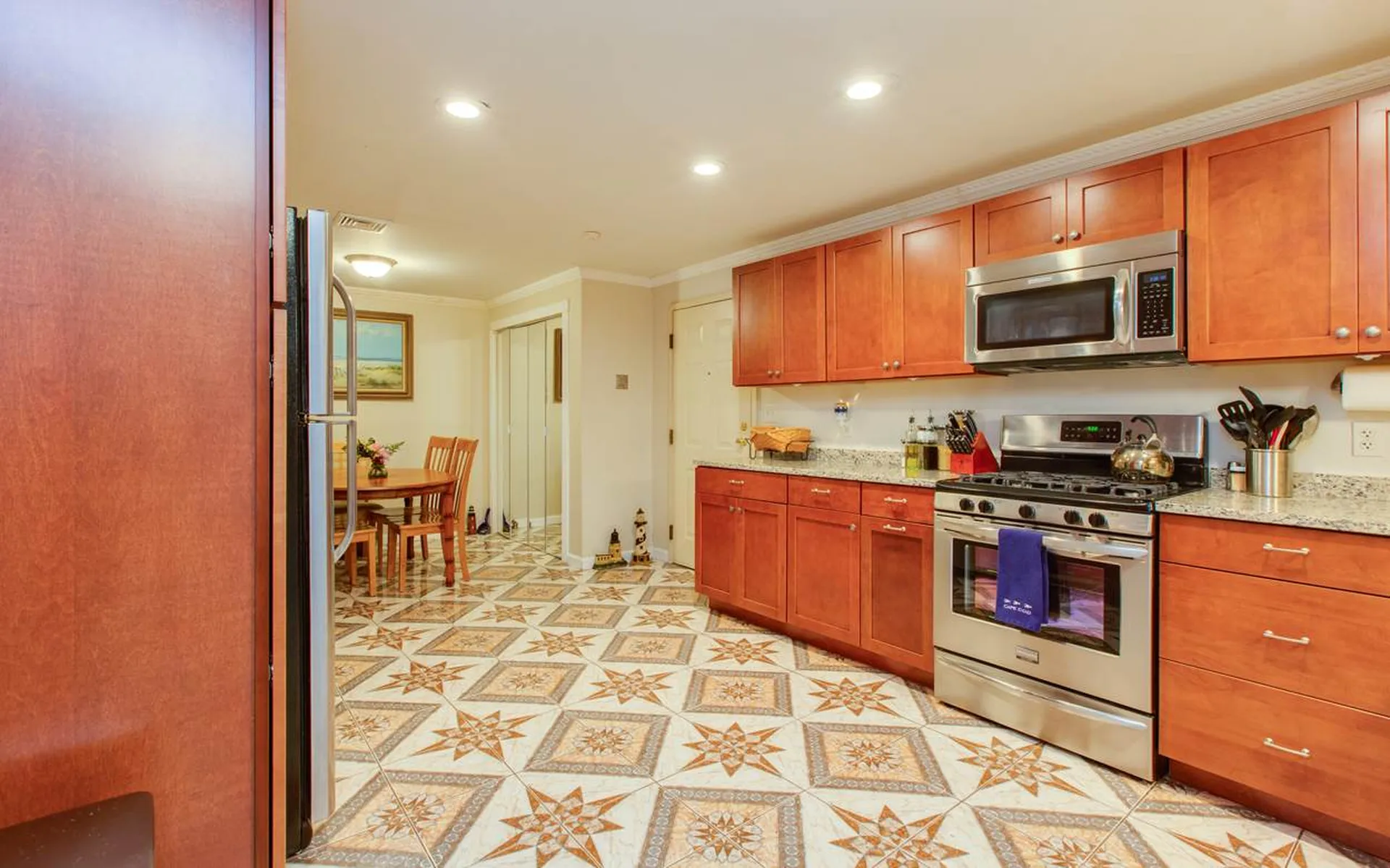 4 Roedean Drive Nashua NH 03063