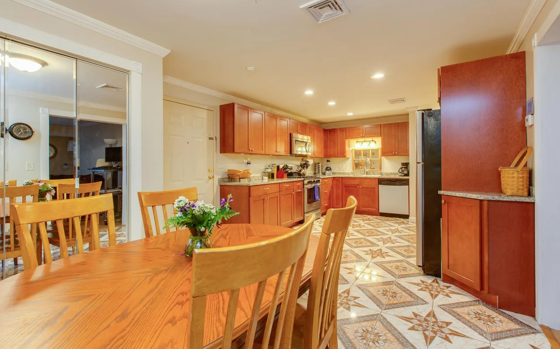4 Roedean Drive Nashua NH 03063