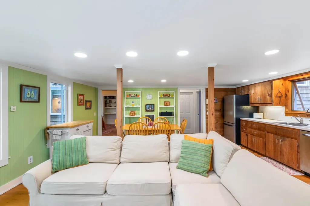 31 Lakewood Manor Road Newbury NH 03255