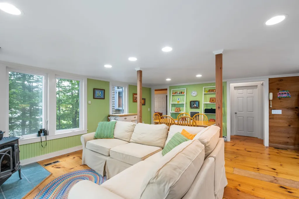 31 Lakewood Manor Road Newbury NH 03255