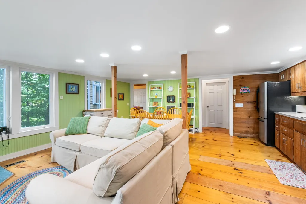 31 Lakewood Manor Road Newbury NH 03255