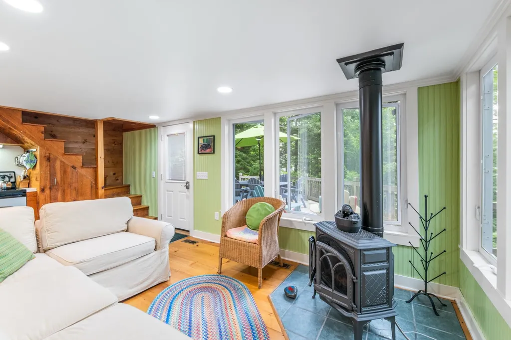 31 Lakewood Manor Road Newbury NH 03255