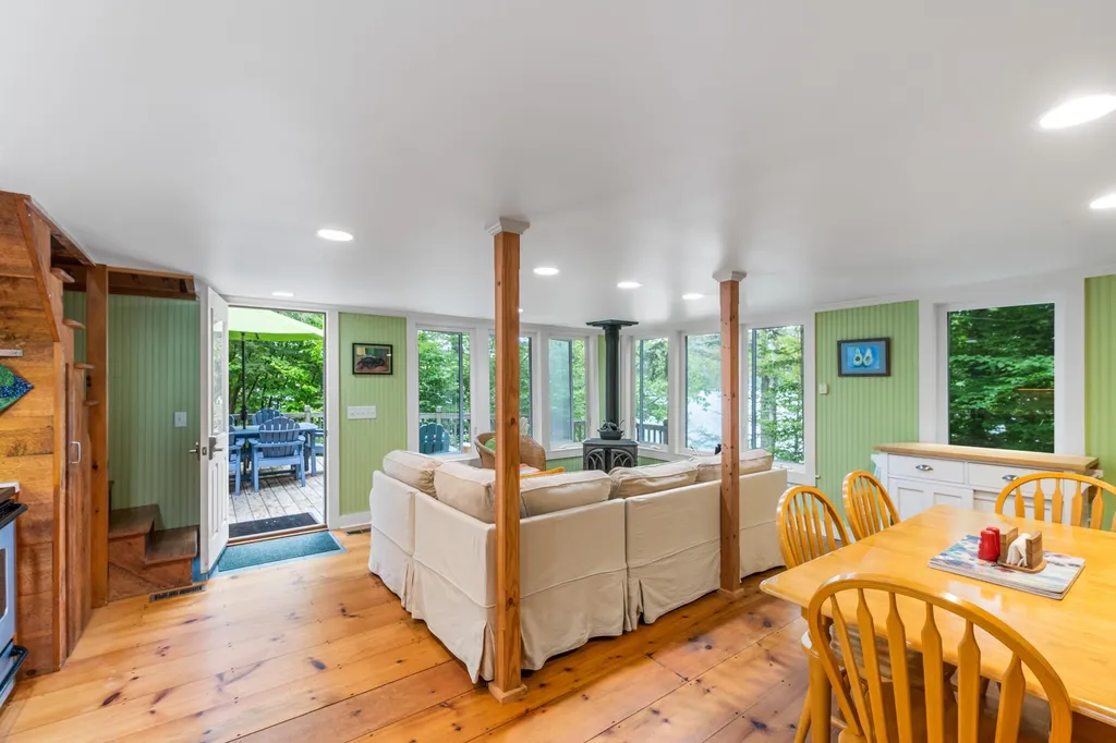 31 Lakewood Manor Road Newbury NH 03255