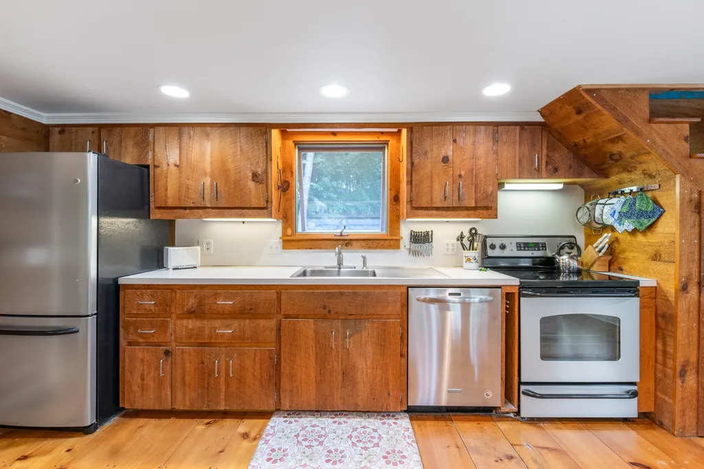 31 Lakewood Manor Road Newbury NH 03255