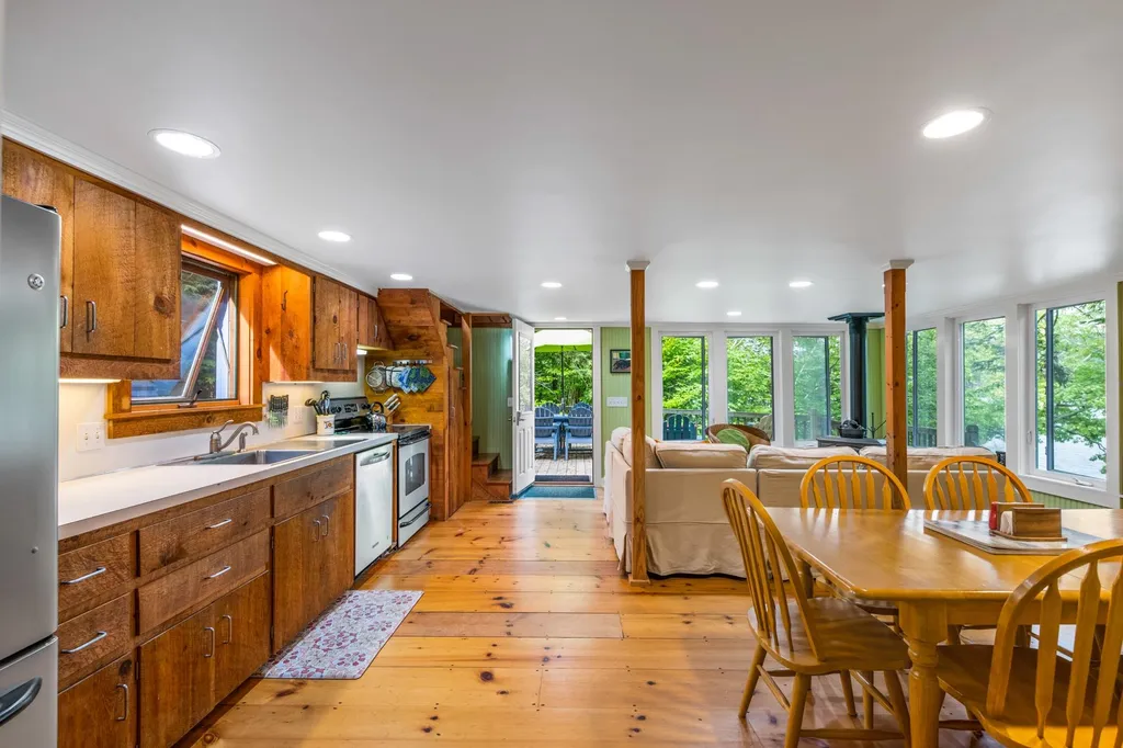 31 Lakewood Manor Road Newbury NH 03255