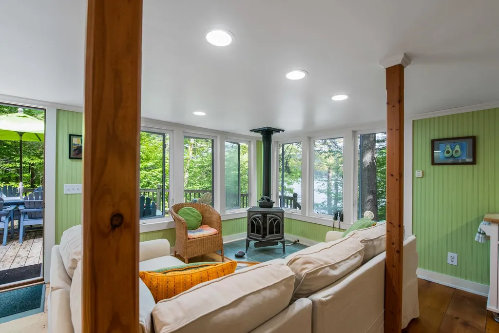 31 Lakewood Manor Road Newbury NH 03255