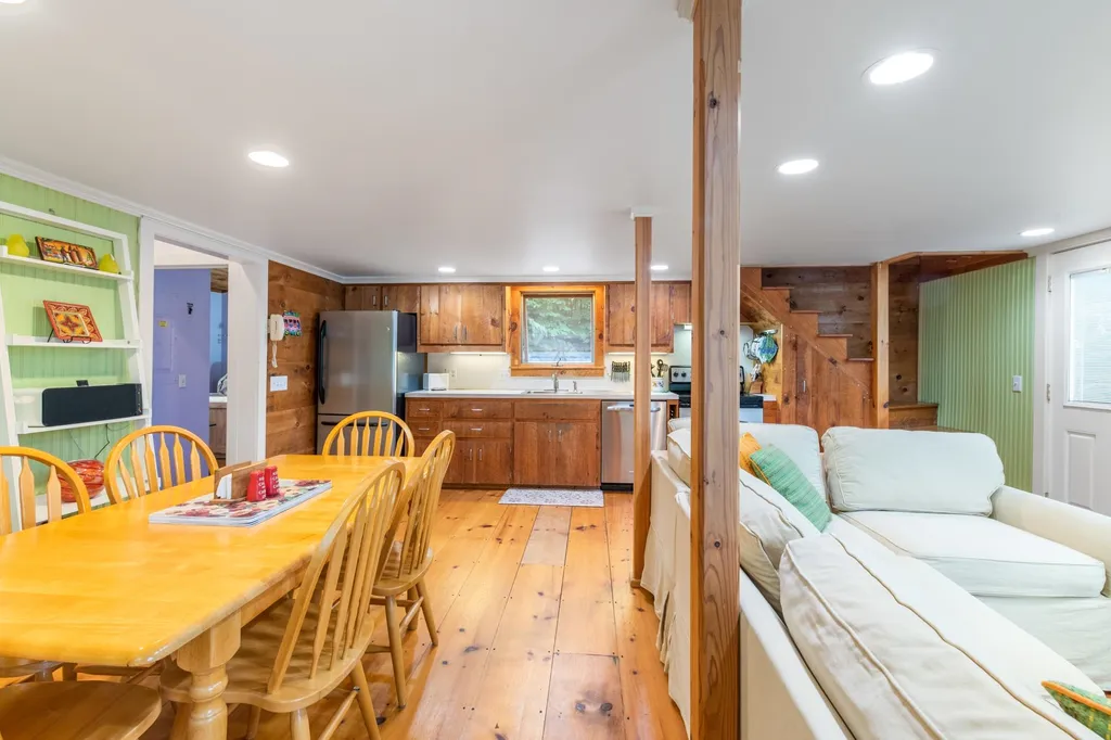 31 Lakewood Manor Road Newbury NH 03255