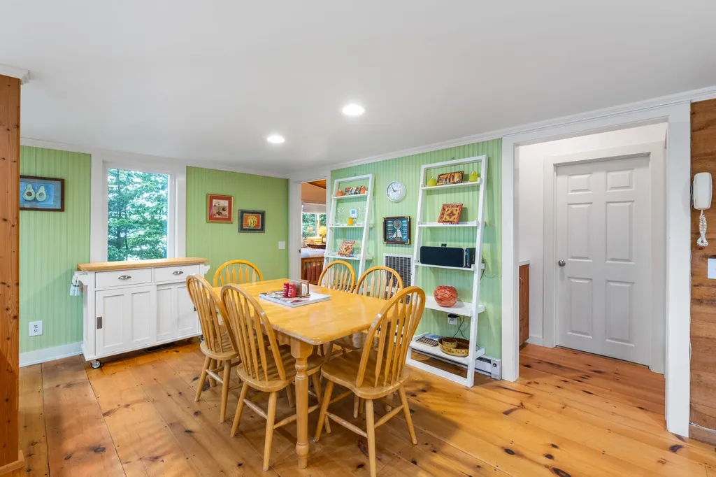31 Lakewood Manor Road Newbury NH 03255
