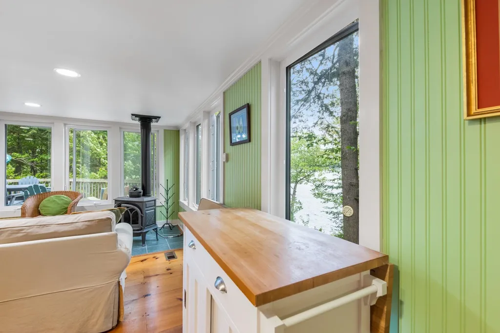 31 Lakewood Manor Road Newbury NH 03255