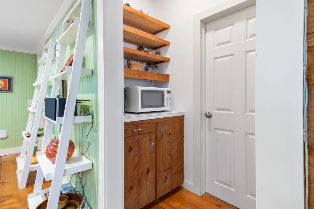 31 Lakewood Manor Road Newbury NH 03255