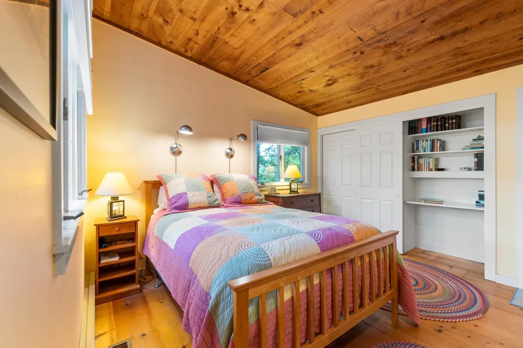 31 Lakewood Manor Road Newbury NH 03255