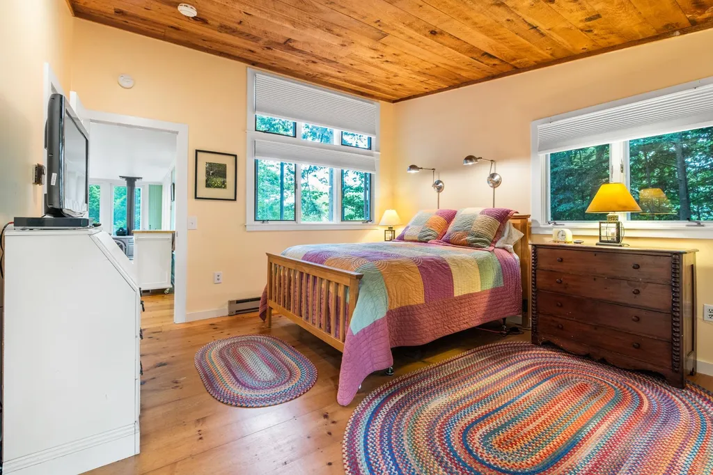 31 Lakewood Manor Road Newbury NH 03255