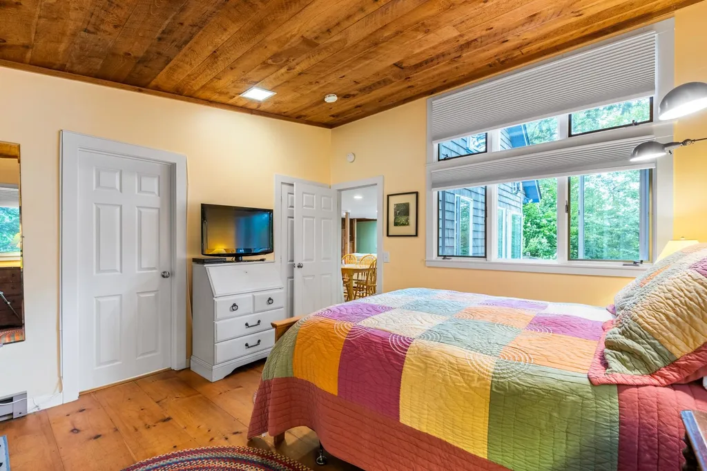 31 Lakewood Manor Road Newbury NH 03255
