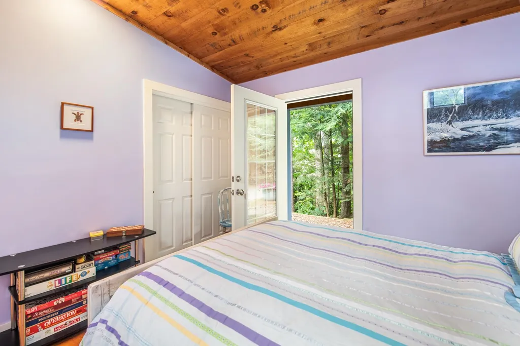 31 Lakewood Manor Road Newbury NH 03255