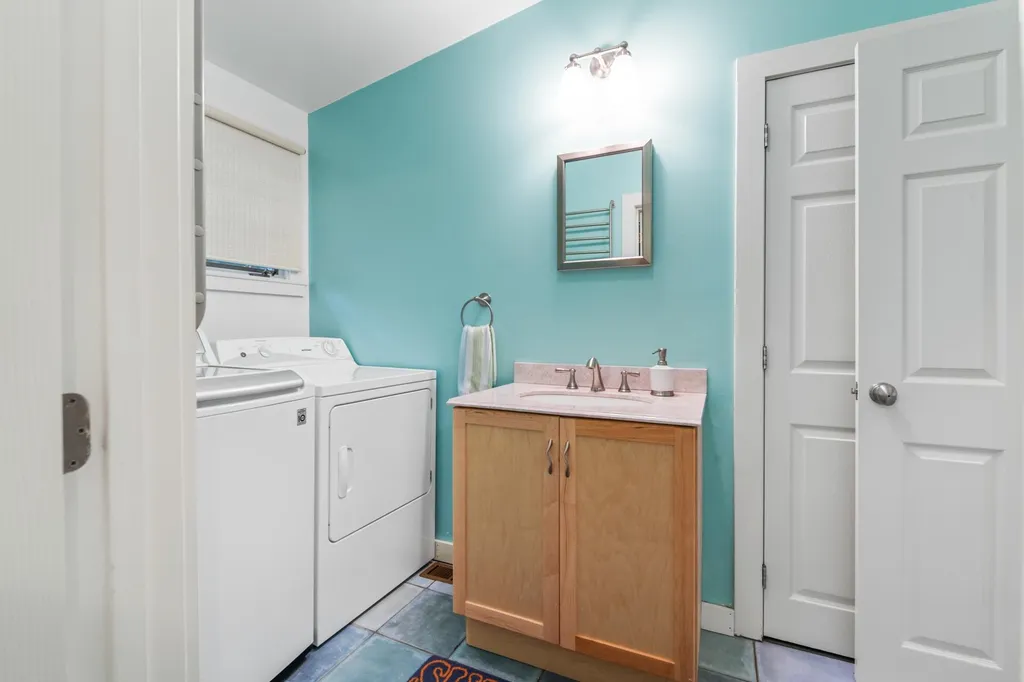 31 Lakewood Manor Road Newbury NH 03255