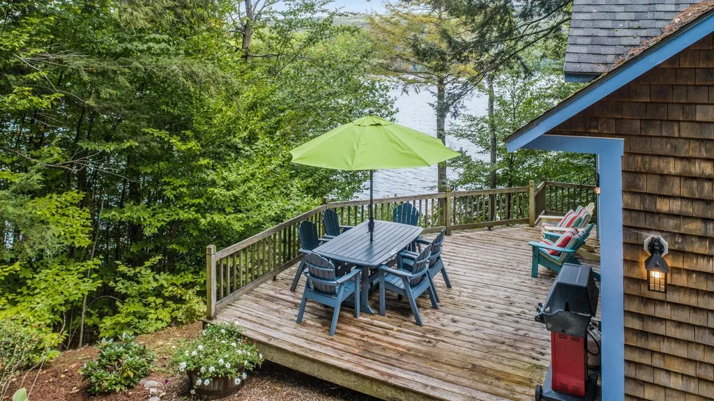 31 Lakewood Manor Road Newbury NH 03255