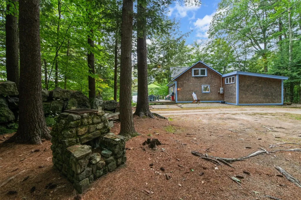 31 Lakewood Manor Road Newbury NH 03255