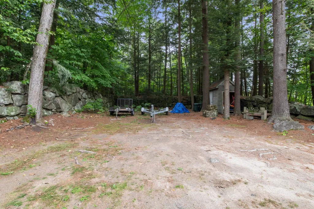 31 Lakewood Manor Road Newbury NH 03255