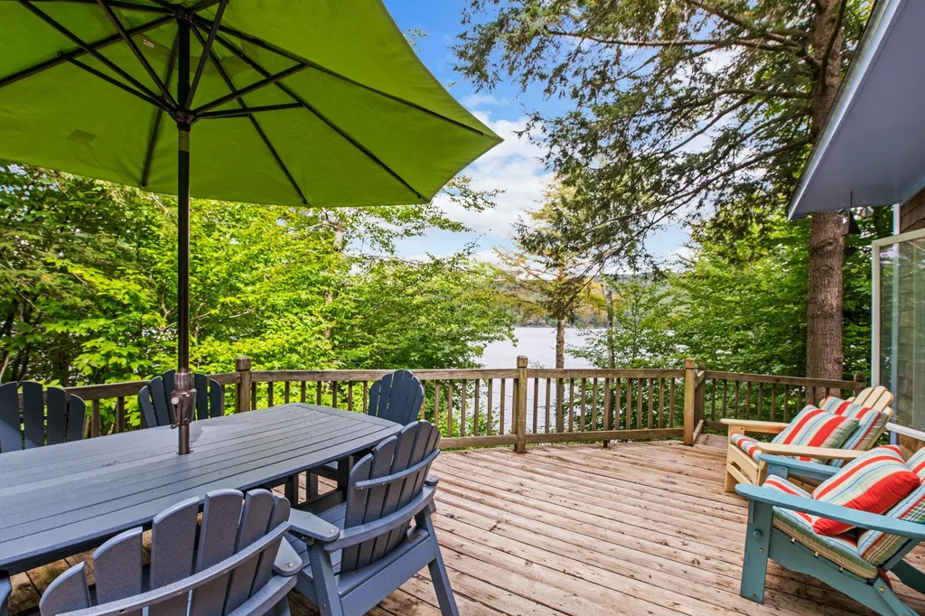 31 Lakewood Manor Road Newbury NH 03255
