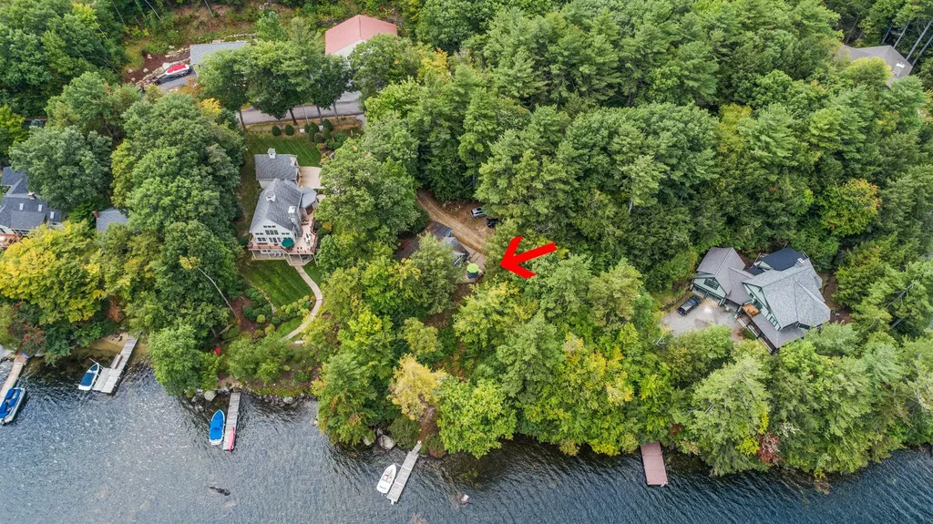 31 Lakewood Manor Road Newbury NH 03255