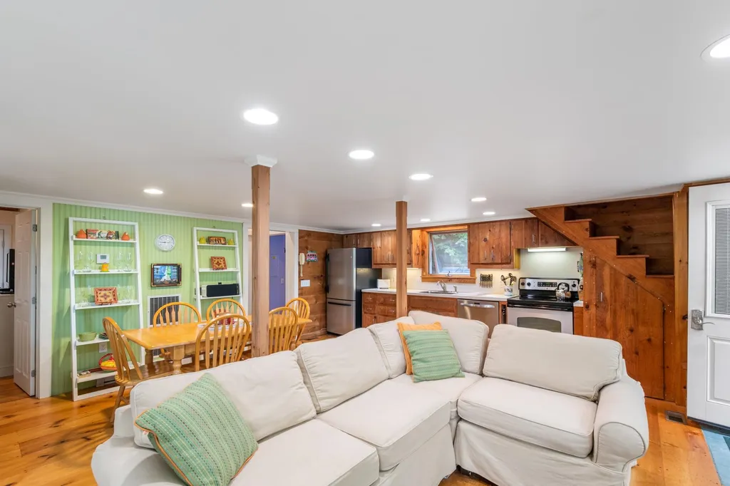 31 Lakewood Manor Road Newbury NH 03255