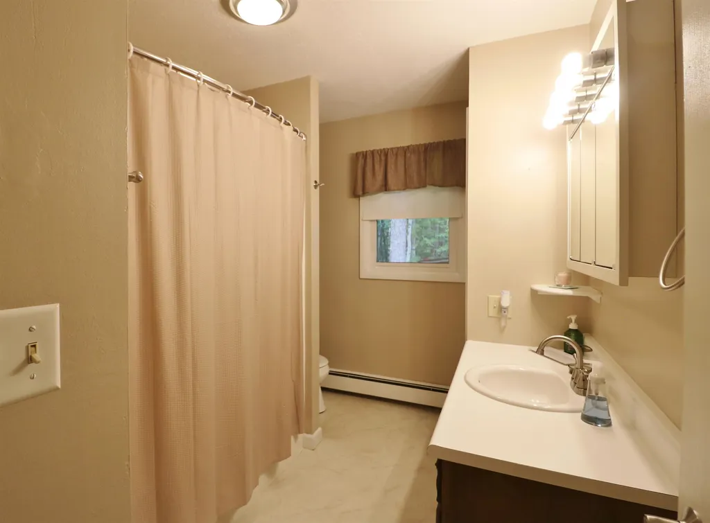26 North Road Shelburne NH 03581