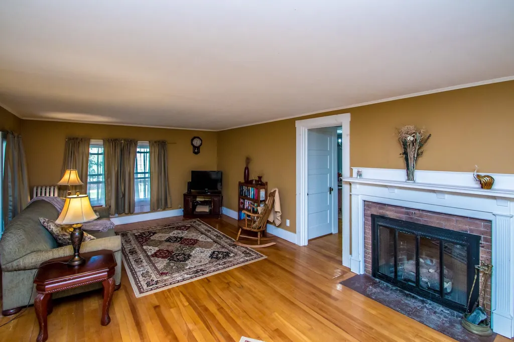 76 Elm Street Lancaster NH 03584
