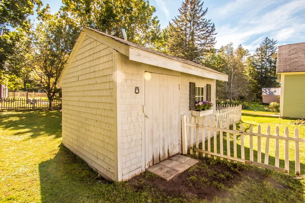 76 Elm Street Lancaster NH 03584