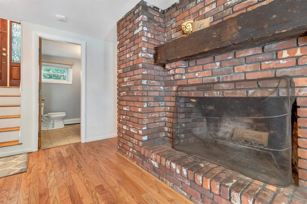 72 Walnut Avenue North Hampton NH 03862