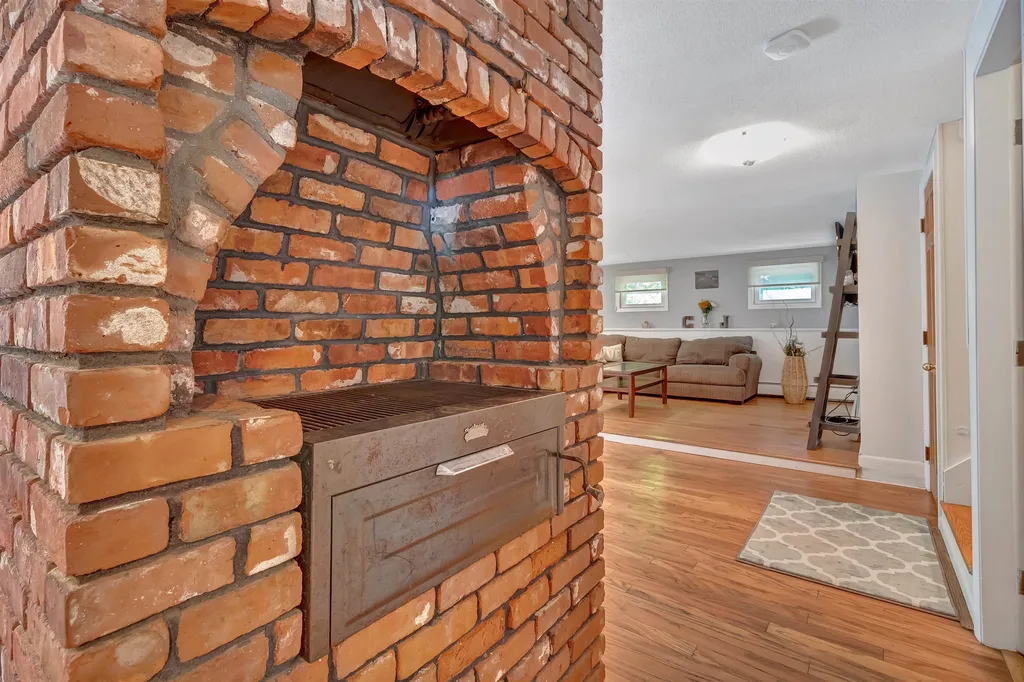 72 Walnut Avenue North Hampton NH 03862