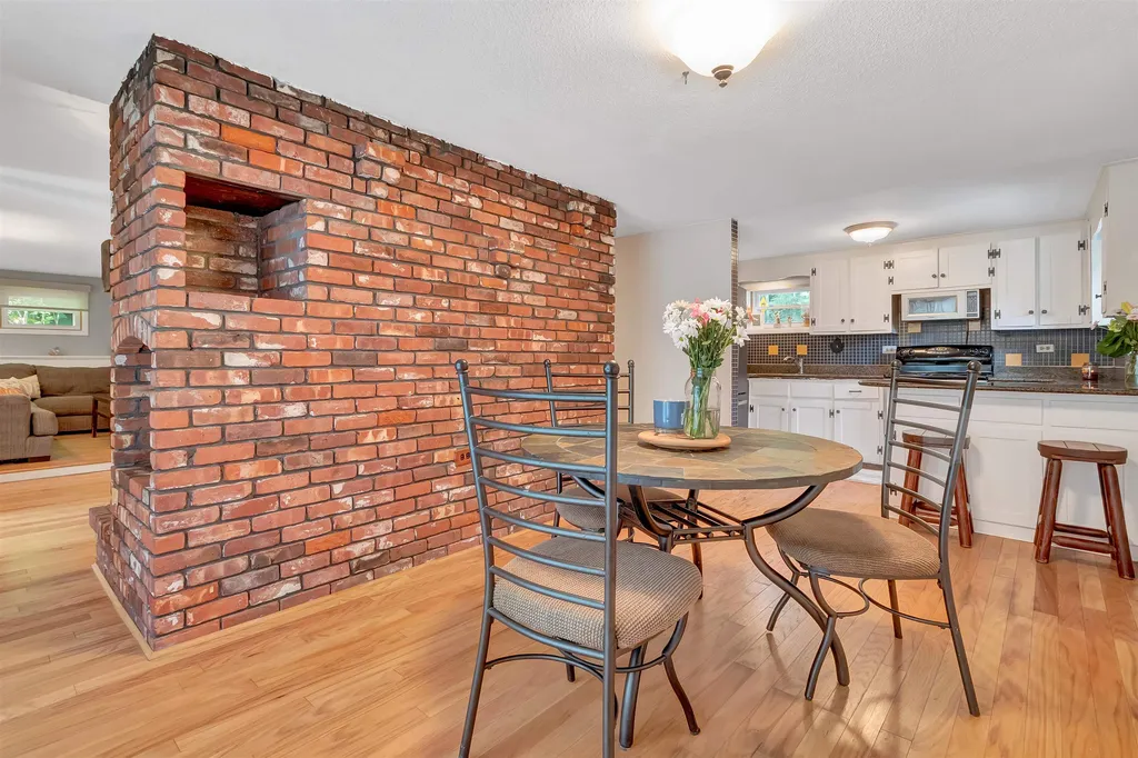 72 Walnut Avenue North Hampton NH 03862