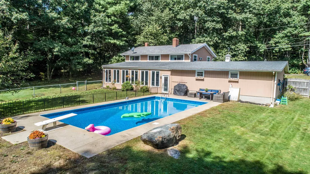 72 Walnut Avenue North Hampton NH 03862