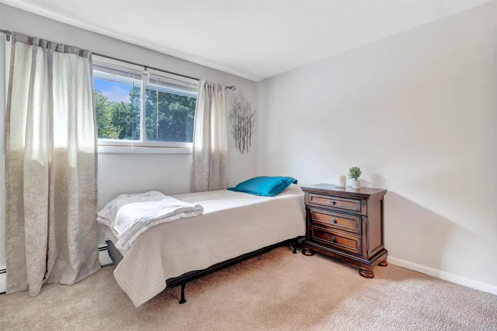 72 Walnut Avenue North Hampton NH 03862